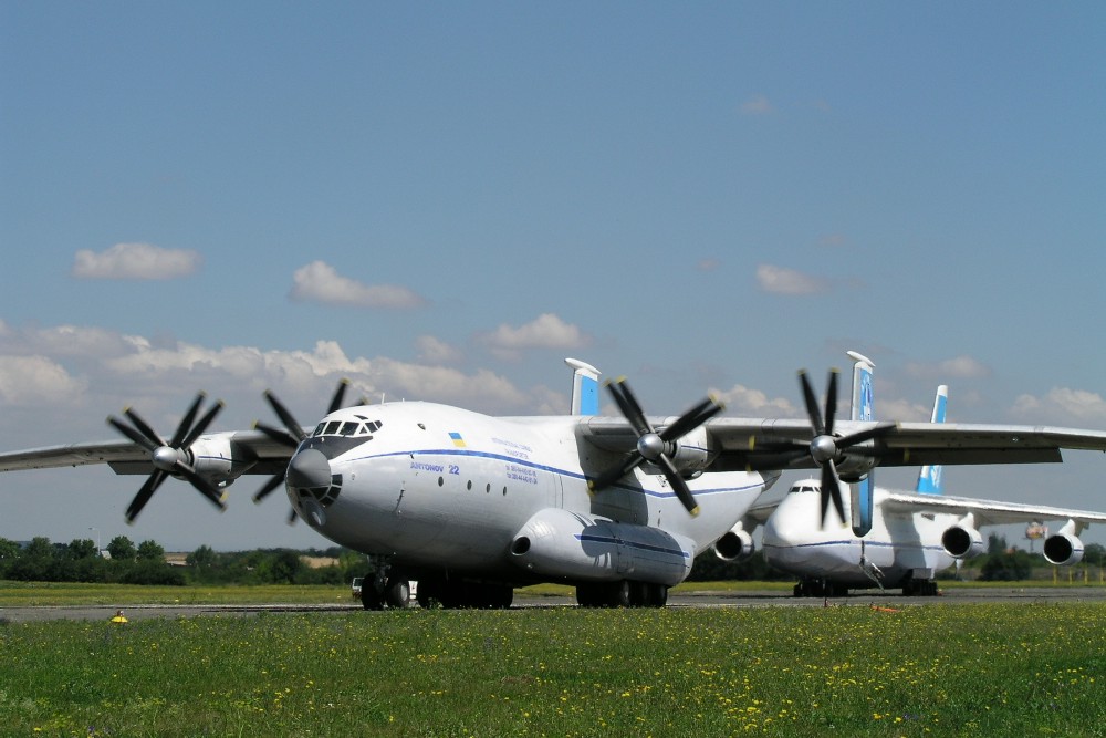 antonov_an-22_381